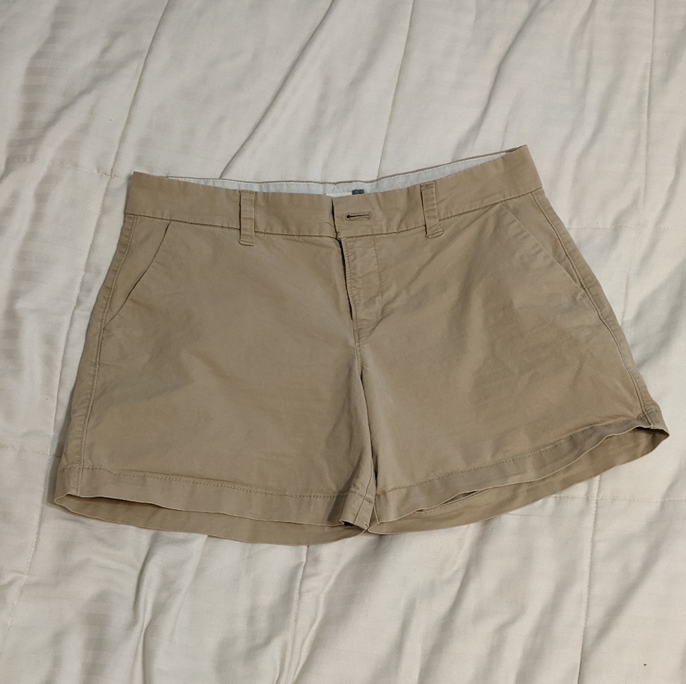 CLASSIC Old Navy khaki shorts size 2
